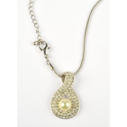Girocollo con pendente a goccia