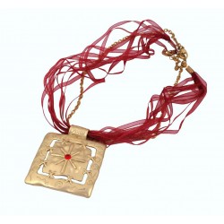 Girocollo con medaglione