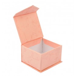 Scatolina colorata in cartoncino con chiusura magnetica Scatolina colorata in cartoncino con chiusura magnetica